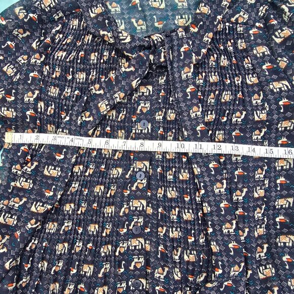 Trendy Navy Blue Printed Blouse — Effortless Chic + Everyday Style, Size M - Picture 3 of 6